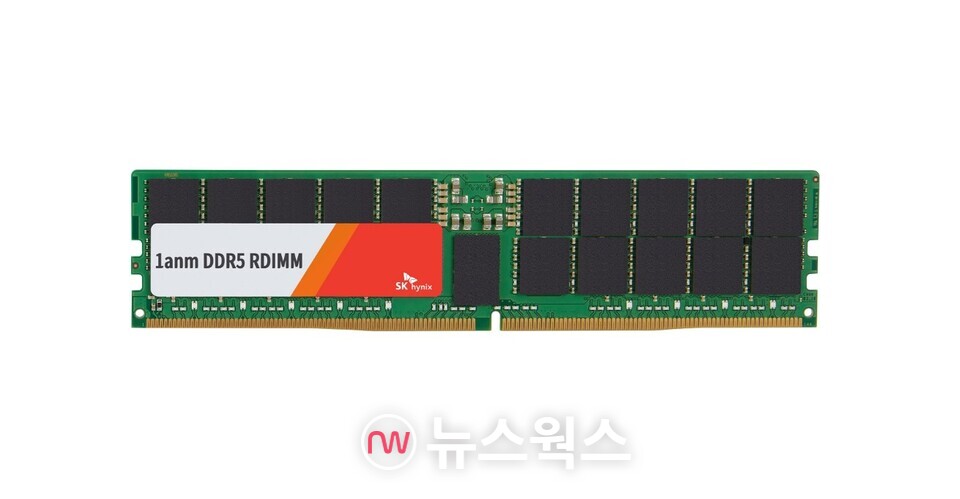 SK하이닉스의 10나노급 4세대(1a) DDR5 서버용 D램. (사진제공=SK하이닉스)