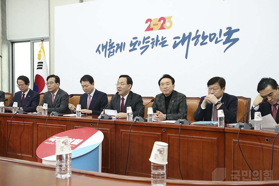 주호영(왼쪽 네 번째) 원내대표가 지난 3일 국회에서 열린 원내대책회의에서 발언하고 있다. (사진=국민의힘 홈페이지 캡처)