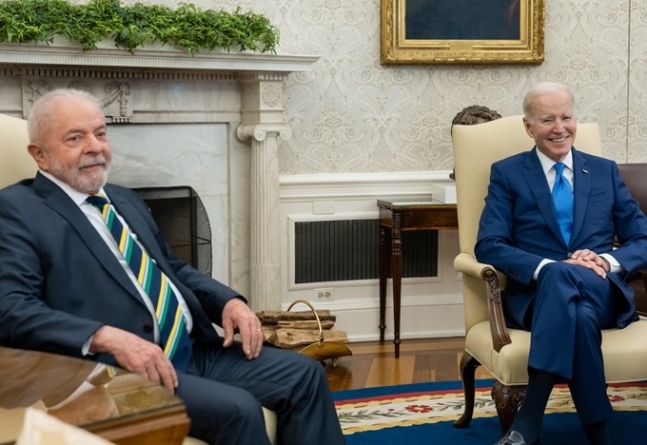 루이스 이나시우 룰라 다 실바 브라질 대통령(왼쪽)이 10일(현지시간) 미국 워싱턴 백악관에서 조 바이든 미국 대통령과 정상회담을 하고 있다. (사진=바이든 대통령 SNS 캡처)