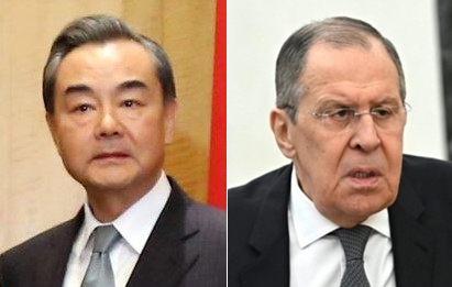 왕이(왼쪽) 중국 공산당 중앙정치국 위원, 세르게이 라브로프 러시아 외무장관. (사진=왕이·세르게이 라브로프 SNS 캡처)