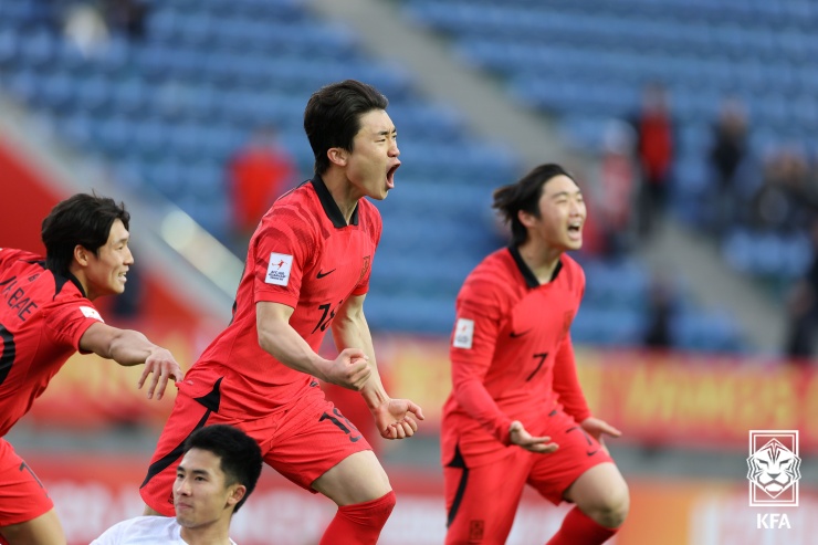 성진영(18번)이 중국과의 8강전에서 1-1로 맞선 연장 전반 역전골을 넣은 뒤 포효하고 있다. (사진=대한축구협회 홈페이지 캡처)