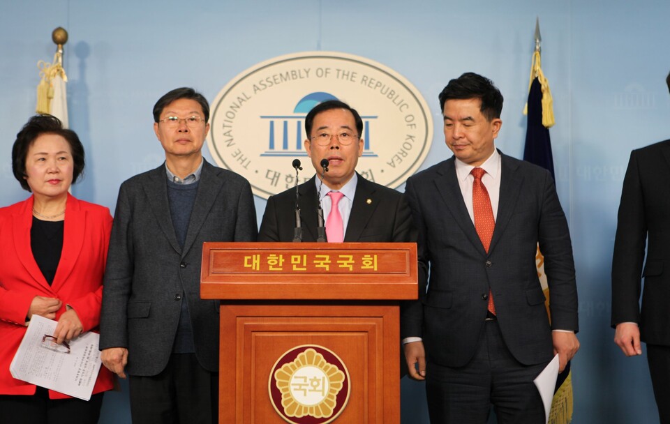 박성중(왼쪽 세 번째) 국민의힘 의원. (사진=박성중 의원 페이스북 캡처)
