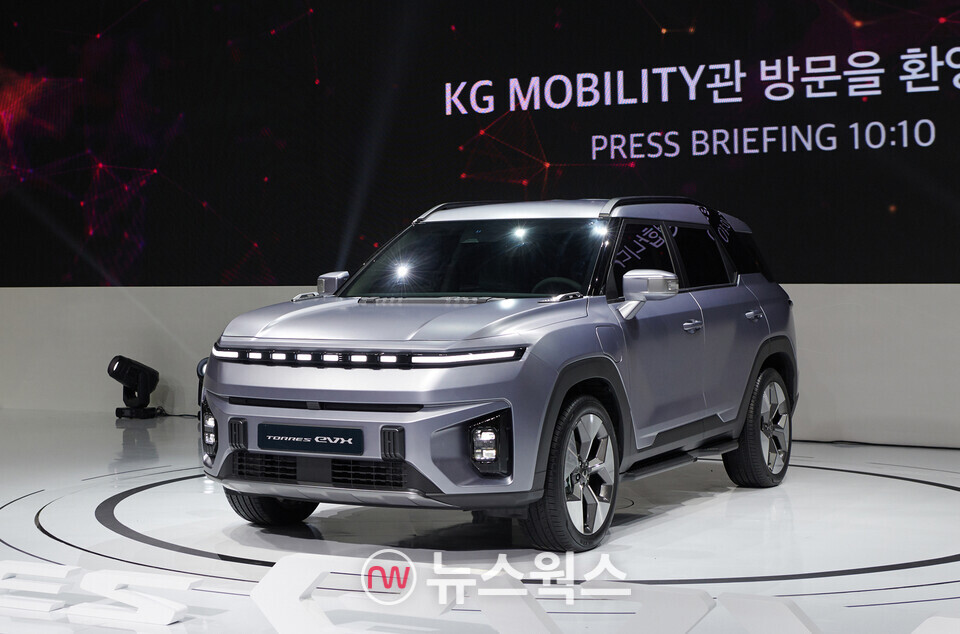 KG모빌리티가 중형급 전기 SUV 모델 '토레스 EVX'의 사전 계약을 실시했다. (사진제공=KG모빌리티)