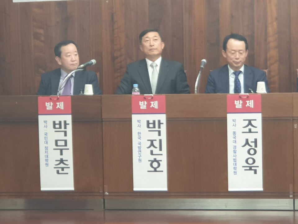 10일 열린 '북핵 대응과 국방혁신의 합치성' 세미나에서 3명의 발제자가 자리에 앉아 있다. (사진=원성훈 기자)