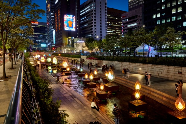 서울 청계천 일대에서 열린 전통등전시회 모습. (사진=연등회 홈페이지 캡처)