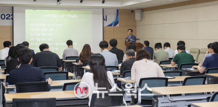 ​지난 8일 경북도의회 다목적실에서 '2023년 맞춤형 법제교육'을 진행하고 있다. (사진제공=경북도의회)​