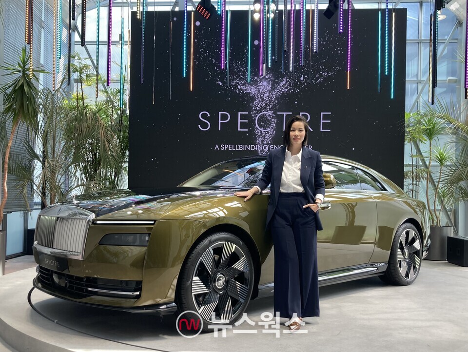 롤스로이스모터카는 16일 서울 강남구 식물관 PH에서 열린 ‘롤스로이스 스펙터 언베일링’ 행사에서 브랜드 최초 전기차 ‘스펙터’를 공개했다. (사진=정은지 기자)