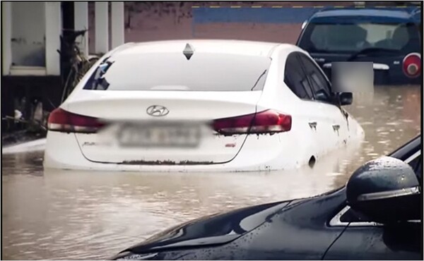 폭우로 침수된 차량. (사진=행정안전부 유튜브 캡처)