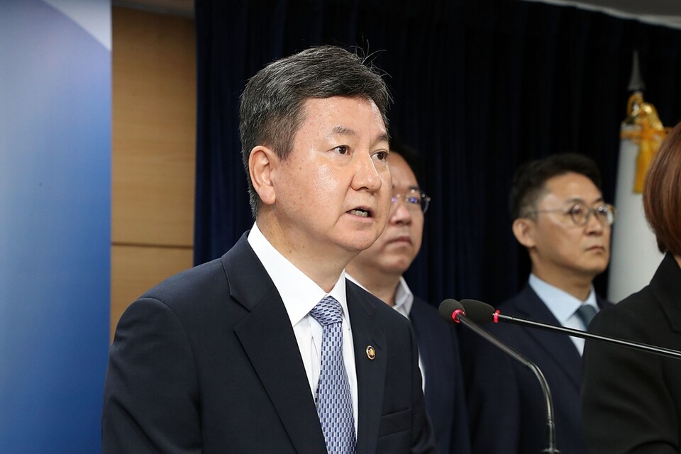 한창섭 행정안전부 차관이 6일 정부서울청사 3층 브리핑실에서 '새마을금고 건전성 관련 관계부처 합동 브리핑'을 하고 있다. (사진제공=행정안전부)