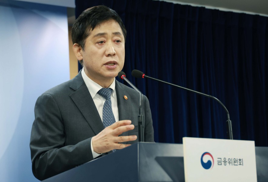 김주현 금융위원장이 7일 정부서울청사 합동브리핑실에서 기자간담회를 갖고 지난 1년간 성과와 향후 추진방향에 대해 브리핑하고 있다. (사진제공=금융위원회)