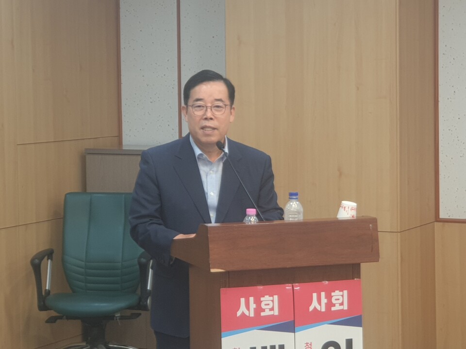 박성중 국민의힘 의원이 6일 열린 ‘대한민국 국토균형발전을 위한 전문가 토론회’에서 개회사를 낭독하고 있다. (사진제공=원성훈 기자)