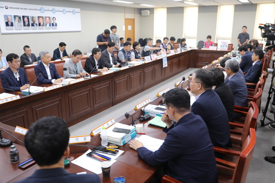 지난 11일 정부세종청사에서 최저임금위원회 제12차 전원회의가 열리고 있다. (사진제공=한국노총)