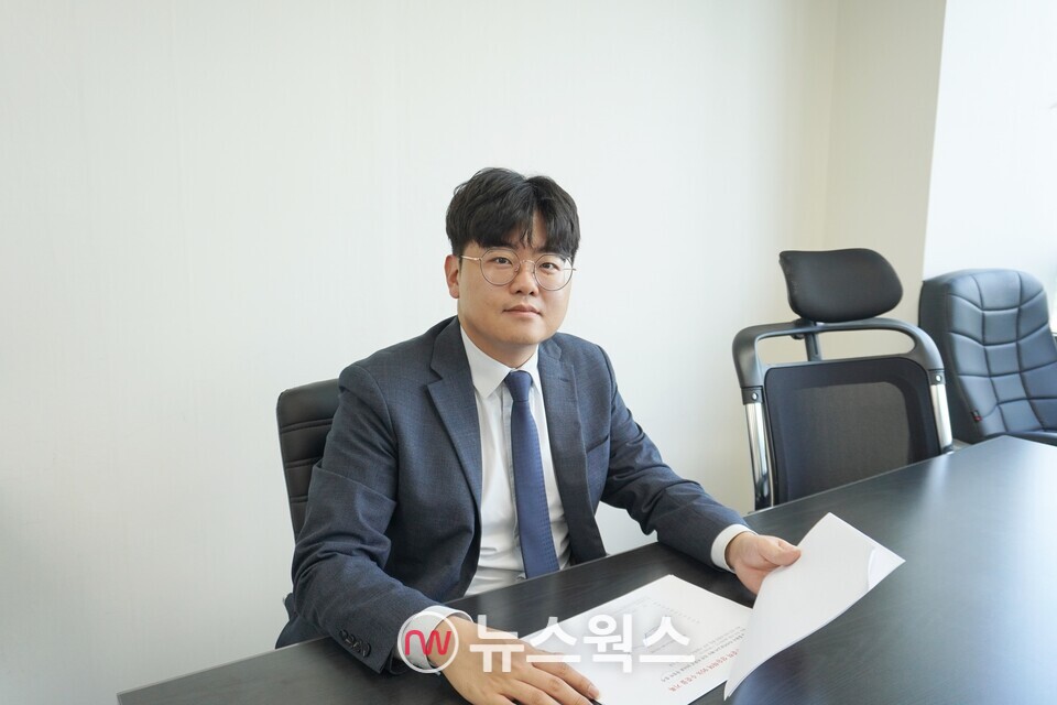 이충헌 밸류파인더 대표가 지난 19일 서울 여의도에 위치한 밸류파인더 사무실에서 뉴스웍스와 인터뷰를 진행하고 있다. (사진=유한새 기자)