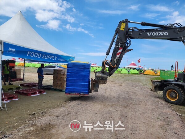 GS25가 새만금 세계스카우트 잼버리 현장에 생수 4만개를 지원한다. (사진제공=GS리테일)