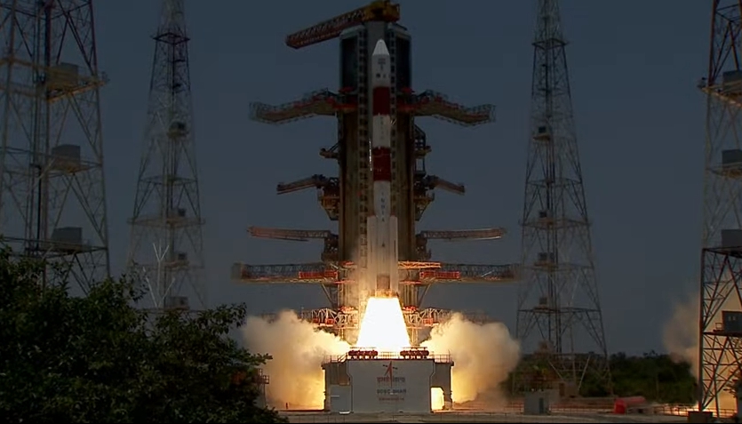 '아디티아 L1' 인공위성을 탑재한 PSLV C57 로켓이 인도 남부 안드라프라데시주 스리하리코타 우주기지에 발사되고 있다. (사진=ISRO 유튜브 캡처)
