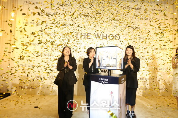 LG생활건강은 지난달 30일 중국 상하이에서 행사를 열고 13년 만에 리뉴얼을 단행한 궁중 화장품 브랜드 '더후'의 '천기단'을 처음으로 공개했다. (사진제공=LG생활건강)