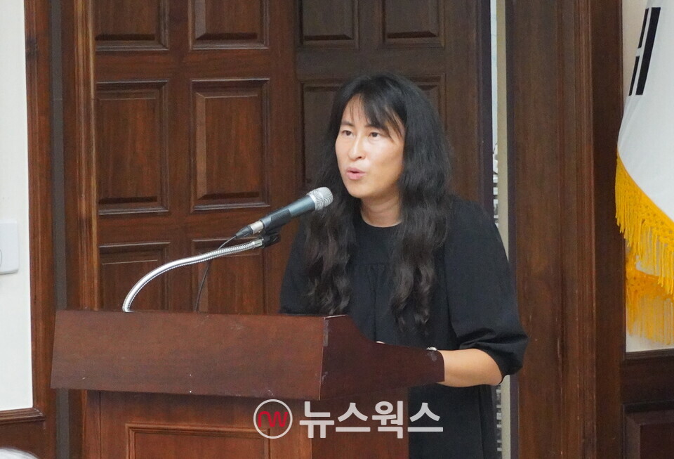 이솔지 동명대학교 사회복지학과 조교수가 20일 국회도서관 소회의실에서 열린 '고립은둔청년 사회 복귀를 위한 정책토론회'에서 주제발표를 하고 있다. (사진=이한익 기자)