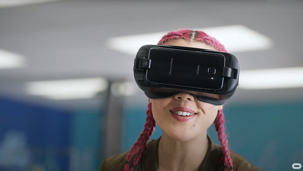 삼성전자가 과거 출시했던 VR 기기인 '기어 VR'. (사진=샘모바일 캡처)