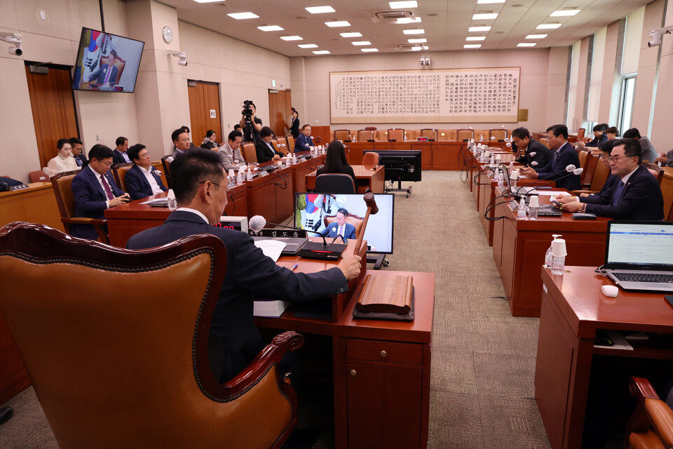김도읍 국회 법사위원장이 지난 6일 국회에서 열린 법제사법위원회 전체회의에서 의사봉을 두드리고 있다. (사진=뉴스1)