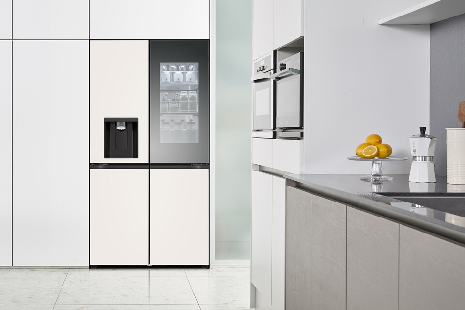 LG 디오스 오브제컬렉션 얼음정수기냉장고가 설치된 주방 이미지. (사진제공=LG전자)