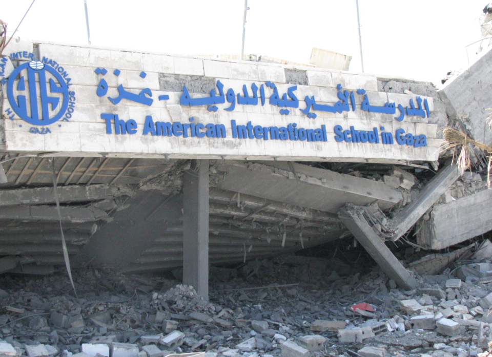 가자지구에 위치한 한 국제학교가 이스라엘의 폭격으로 무너져내려 있다. (출처=페이스북)