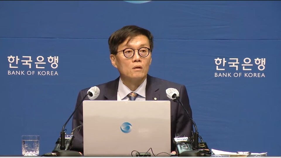 이주열 한국은행 총재가 19일 통화정책방향 관련 기자간담회를 진행하고 있다. (출처=한국은행 유튜브)