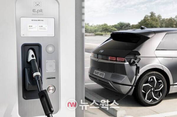 현대자동차 초고속 전기차 충전소 '이피트'에서 전기차 '아이오닉5'가 충전 중인 모습. (사진제공=현대자동차)