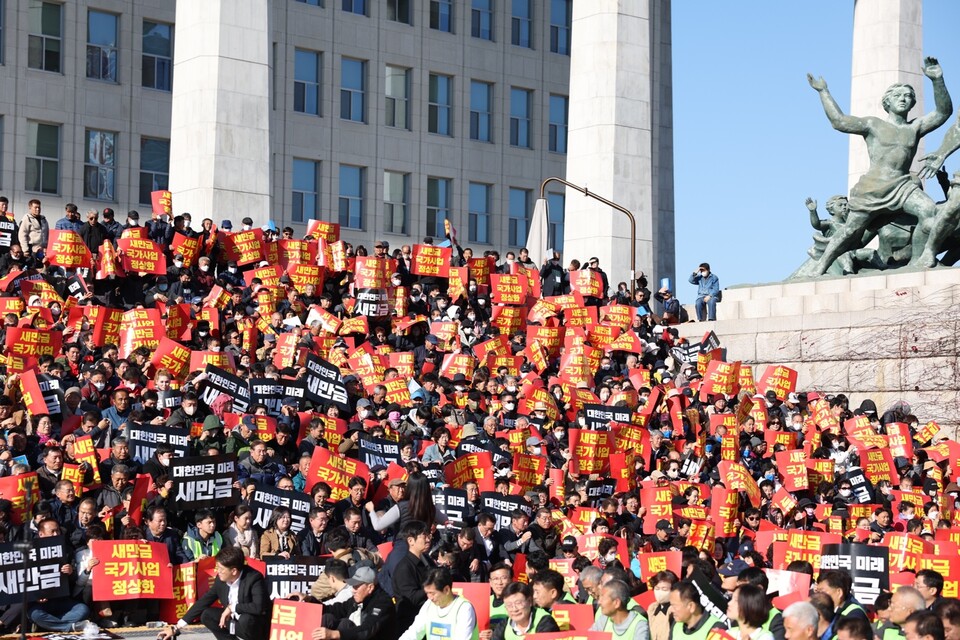 '새만금 예산 복원'을 요구하는 전북도민들 5000여명이 상경해 7일 국회에서 '새만금 예산 복원'을 촉구하는 결의대회를 하고 있다. (사진제공=새만금 전북인 비상대책회의)