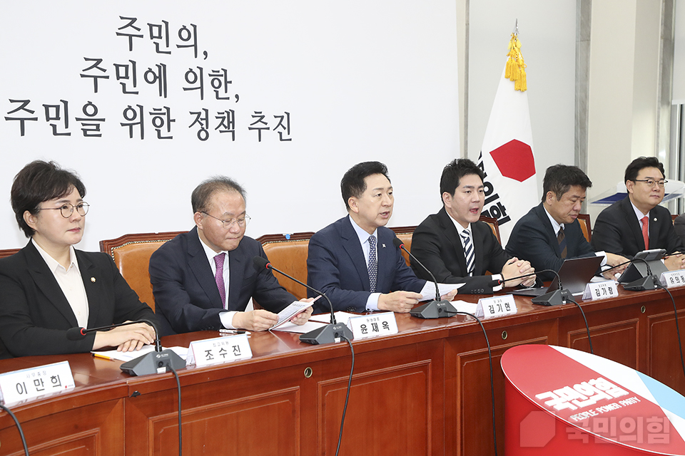 김기현(왼쪽 세 번째) 국민의힘 대표가 23일 국회에서 열린 최고위원회의에서 발언하고 있다. (사진제공=국민의힘)