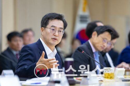 김동연 지사가 도정 열린회의에서 발언하고 있다. (사진제공=경기도)