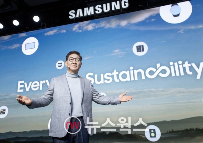 CES 2023 개막을 하루 앞두고 1월 4일 열린 삼성 프레스 콘퍼런스에서 한종희 삼성전자 부회장이 오프닝 스피치를 하고 있다. (사진제공=삼성전자)