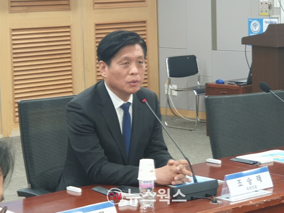 조승래 민주당 의원이 20일 국회에서 열린 카카오의 ‘다음(Daum) 뉴스 검색 서비스 개편’에 대해 논의하는 정책토론회에서 발언하고 있다. (사진=원성훈 기자)