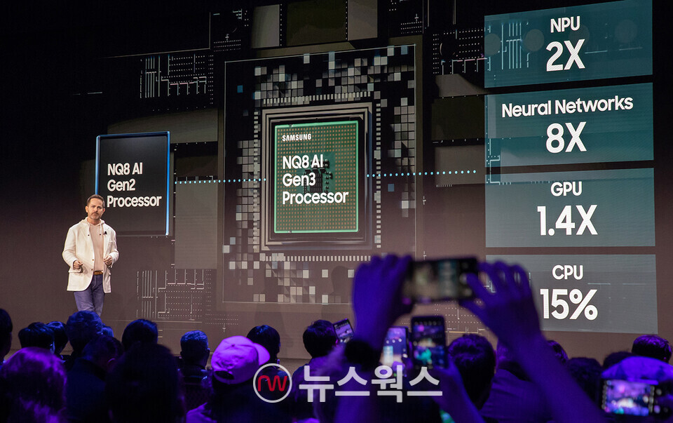 삼성전자 북미법인 제임스 피셔 상무가 'NQ8 AI 3세대' 프로세서를 소개하고 있다. (사진제공=삼성전자)