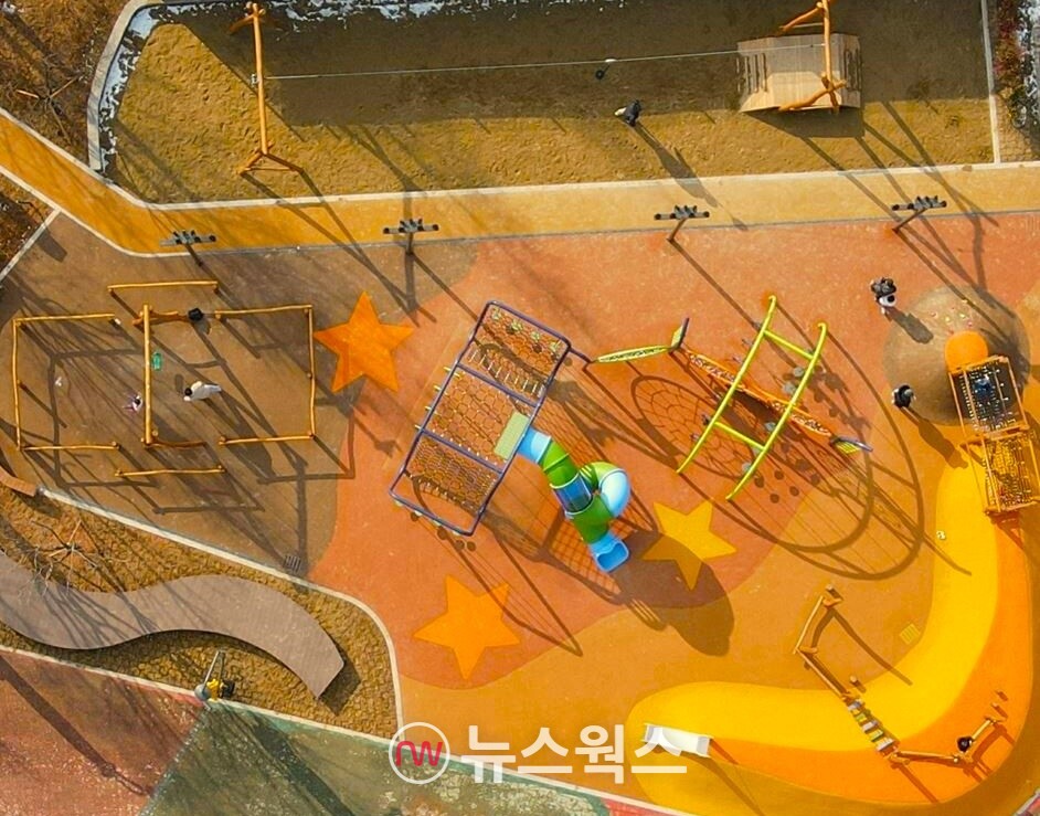 새단장한 부천시 상동호수공원 어린이놀이시설 모습. (사진제공=부천시)