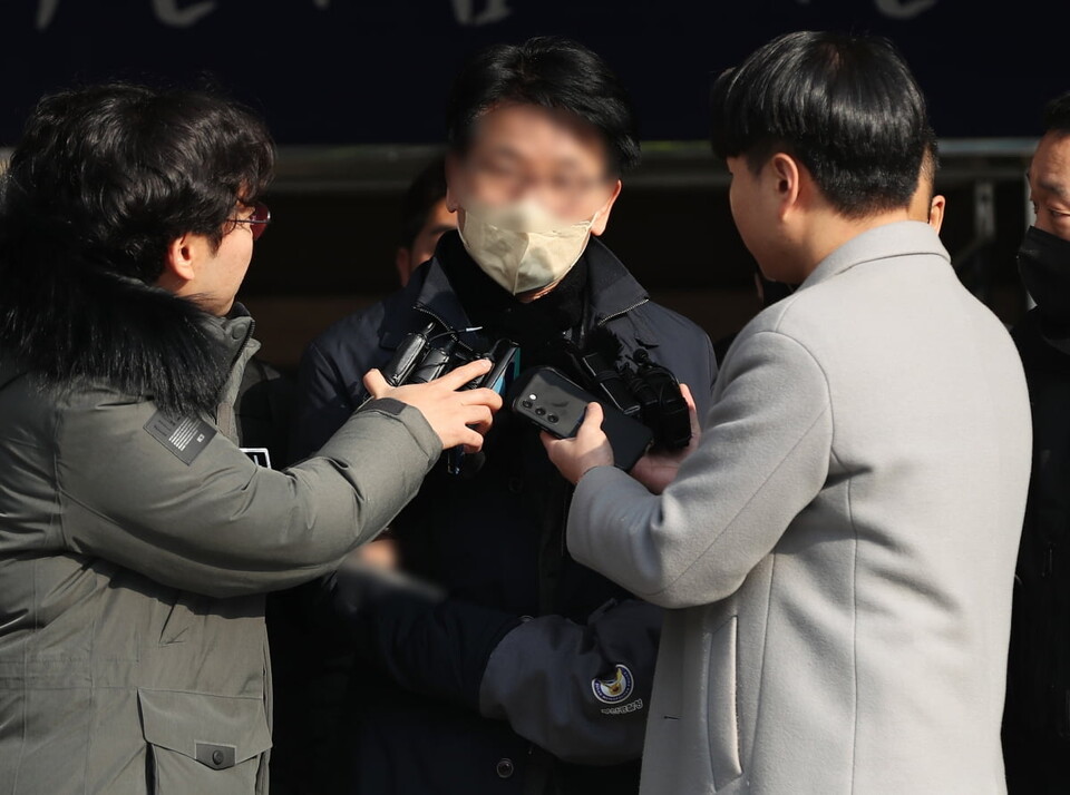 이재명 더불어민주당 대표를 흉기로 찌른 김모 씨가 취재진에 답하고 있다. (사진=뉴스1)