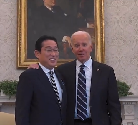 지난해 5월 정상회담을 한 기시다 후미오(왼쪽) 일본 총리와 조 바이든 미국 대통령이 환하게 웃고 있다. (츨처=기시다 총리 인스타그램)