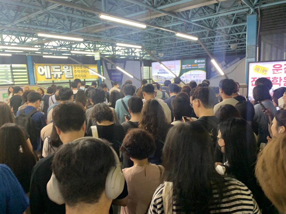 서울 지하철 1호선 탑승구에서 시민들이 열차에 오르고 있다. (사진=뉴스웍스DB)