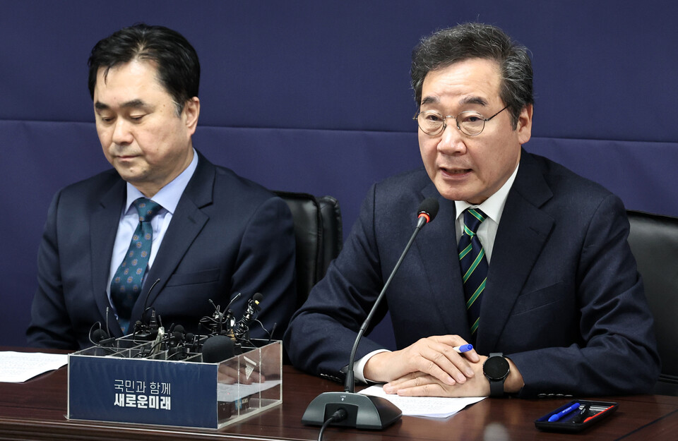 이낙연(오른쪽)·김종민 새로운미래 공동대표가 20일 오전 서울 여의도 당사에서 기자회견을 열고 개혁신당과의 결별 관련 입장을 밝히고 있다. (사진=뉴스1)
