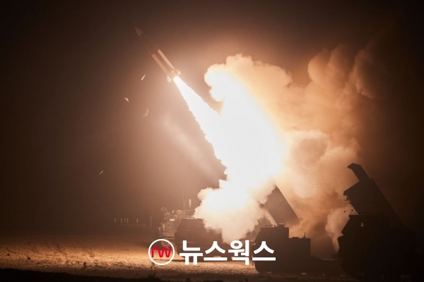 한·미 동맹이 북한의 도발에 대응하기 위해 동해상으로 사격하고 있는 연합 지대지미사일 에이테큼스(ATACMS). (출처=국방부 공식 블로그)