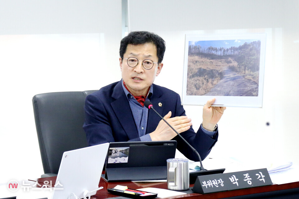 박종각 성남시의원은 제291회 성남시의회 임시회에서 이매동 52-15 일원의 근린공원 토지매입에 수백억원의 시민혈세가 낭비됐다고 지적했다.