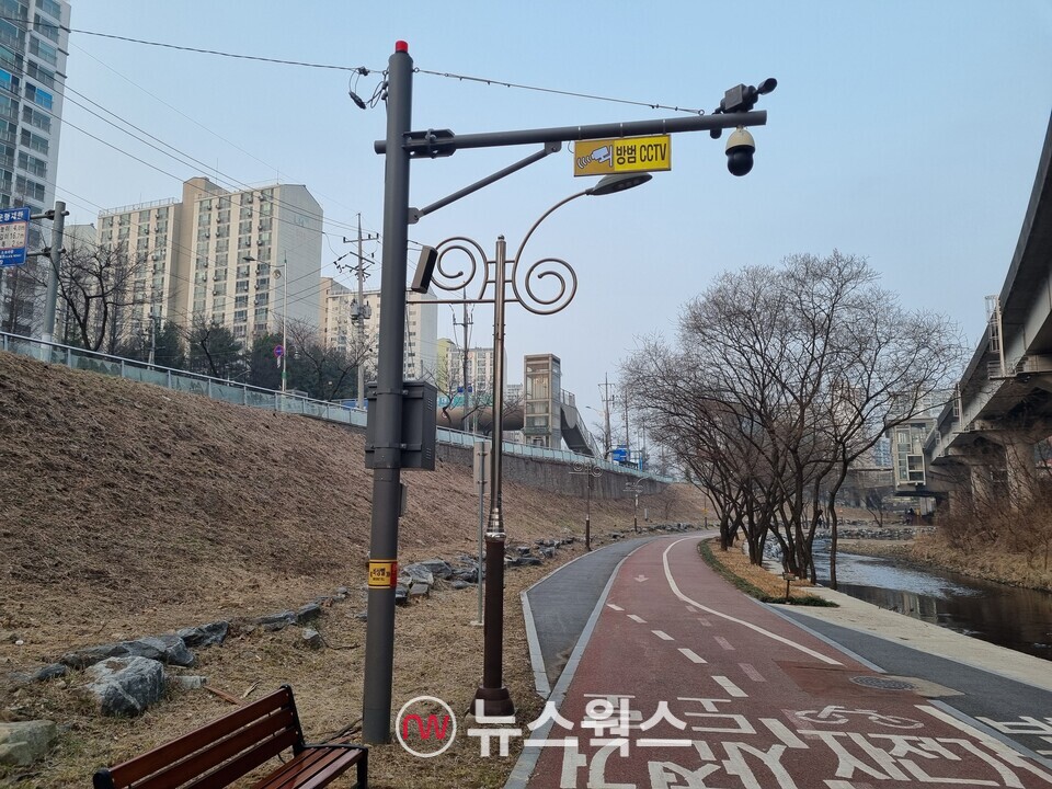 용인시 관내 한 공원 산책로에 설치된 방범용 CCTV 모습. (사진제공=용인시)