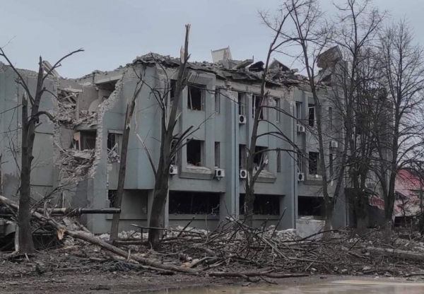 러시아군의 공격을 받은 우크라이나의 한 건물. (출처=트위터 @ArmedForcesUkr)