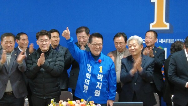 박지원 전 국가정보원장이 13일 밤 자신의 SNS을 통해 경선 승리를 알리고 있다. (출처=박지원 페이스북) 