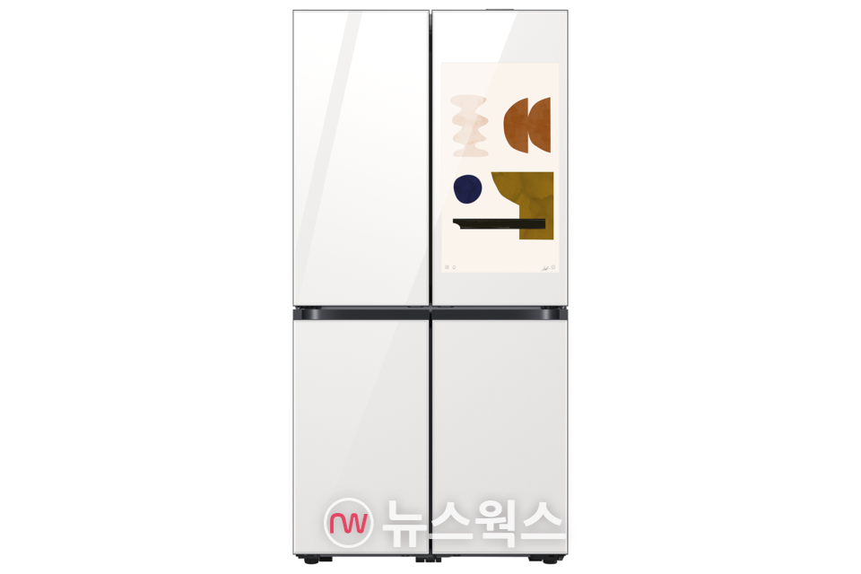 삼성전자 비스포크 냉장고 패밀리허브 제품 사진, (사진제공=삼성전자)