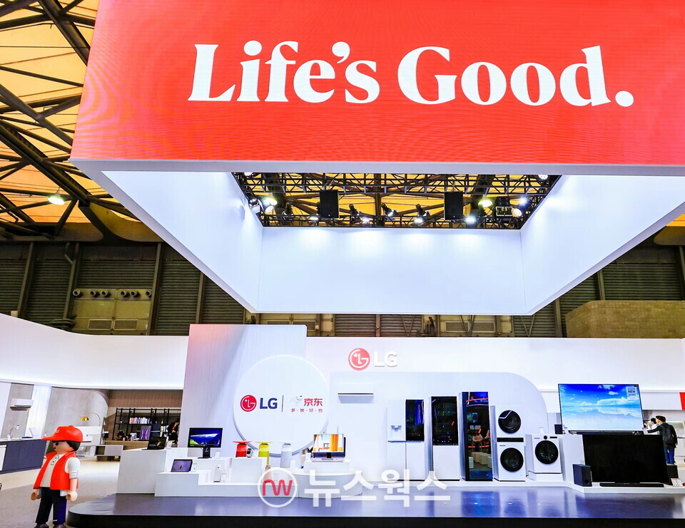 LG전자가 중국  최대 가전 박람회인 AWE 2024에 참가해 프리미엄 제품과 YG 고객을 겨냥한 제품을 대거 선보였다. (사진제공=LG전자)