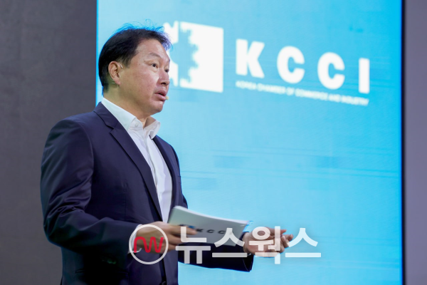최태원 대한상의 회장이 ‘2021 P4G 서울 정상회의 비즈니스포럼'에서 '기조강연을 하고 있다. (사진제공=대한상의)