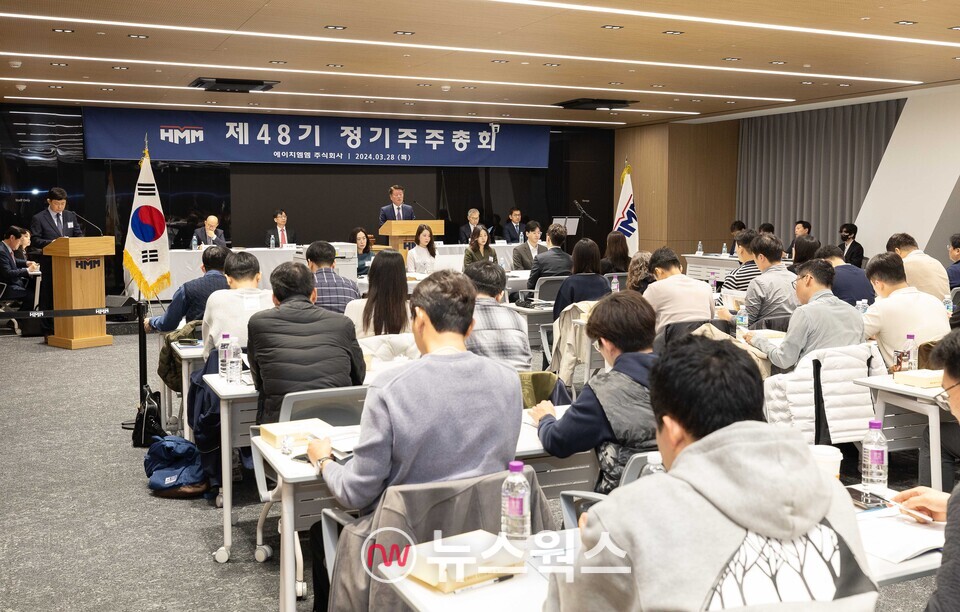 김경배 HMM 대표가 28일 서울 영등포구 본사에서 열린 제48기 정기주주총회에서 인사말을 하고 있다. (사진제공=HMM)