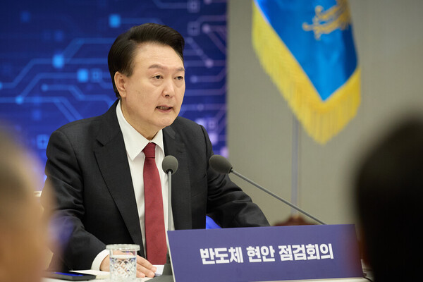 윤석열 대통령이 지난 9일 용산 대통령실 청사에서 열린 반도체 현안 점검회의에서 모두발언을 하고 있다. (사진제공=대통령실)