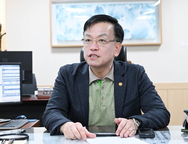 최상목 부총리가 지난 14일 정부서울청사에서 기재부 주요 간부들이 참석한 가운데 열린 대외경제점검회의를 주재하고 있다. (사진제공=기획재정부)