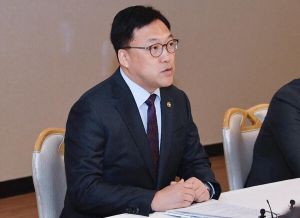 김병환 기획재정부 차관이 12일 정부서울청사에서 열린 '제38차 비상경제차관회의 겸 제17차 물가관계차관회의'를 주재하고 있다. (사진제공=기획재정부)